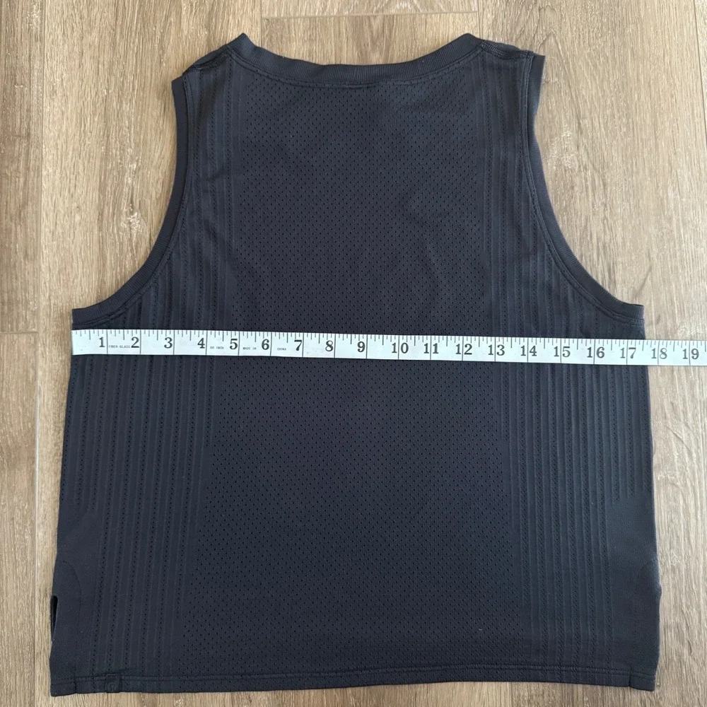 Lululemon Train to Be Tank Top Black Size 6 Mesh Breathable Crop Athletic